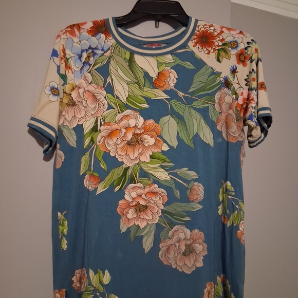 Johnny Was / Romano Raglan Tee / Multi Floral - Picture 2 of 7